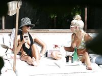 Emily Ratajkowski - Hot Bikini