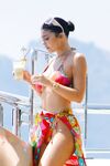 Kylie Jenner - Hot Bikini [08/10/2019] — 3