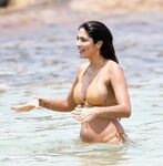 Pia Miller - Sexy Bikini [12/27/2019]