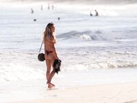 Stefanie Knight - Sexy Bikini