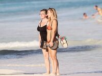 Stefanie Knight - Sexy Bikini