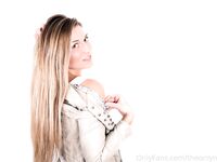 MFC TheOnlyMilf Onlyfans Photos