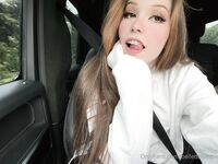 Belle Delphine - Resturant