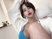 IF YOU LIKE THIS SLUT, MAKE COMMENTS TO THE FUCKING GIRL