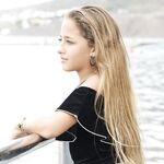 Instagram Model Ariann Music