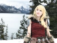 Luxlo Cosplay - Astrid