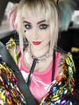 Luxlo Cosplay - Harley Quinn Selfies