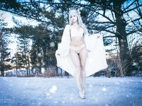 Luxlo Cosplay - Ice Queen