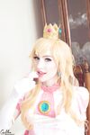 Luxlo Cosplay - Peach