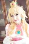 Luxlo Cosplay - Peach