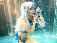 Gura Cosplay non-nude