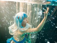 Gura Cosplay non-nude