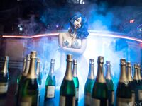 Mikomi Hokina party girl photo set