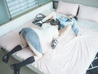 韩国球场上带口罩的可爱啦啦队小姐姐