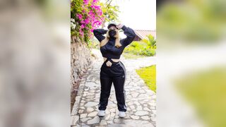 Uy Uy - Mysterious Girl